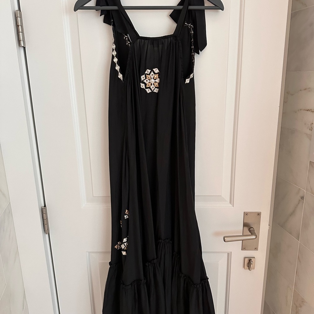 Juliet Dunn Black Dress with White Embroidery - Picture 3 of 7